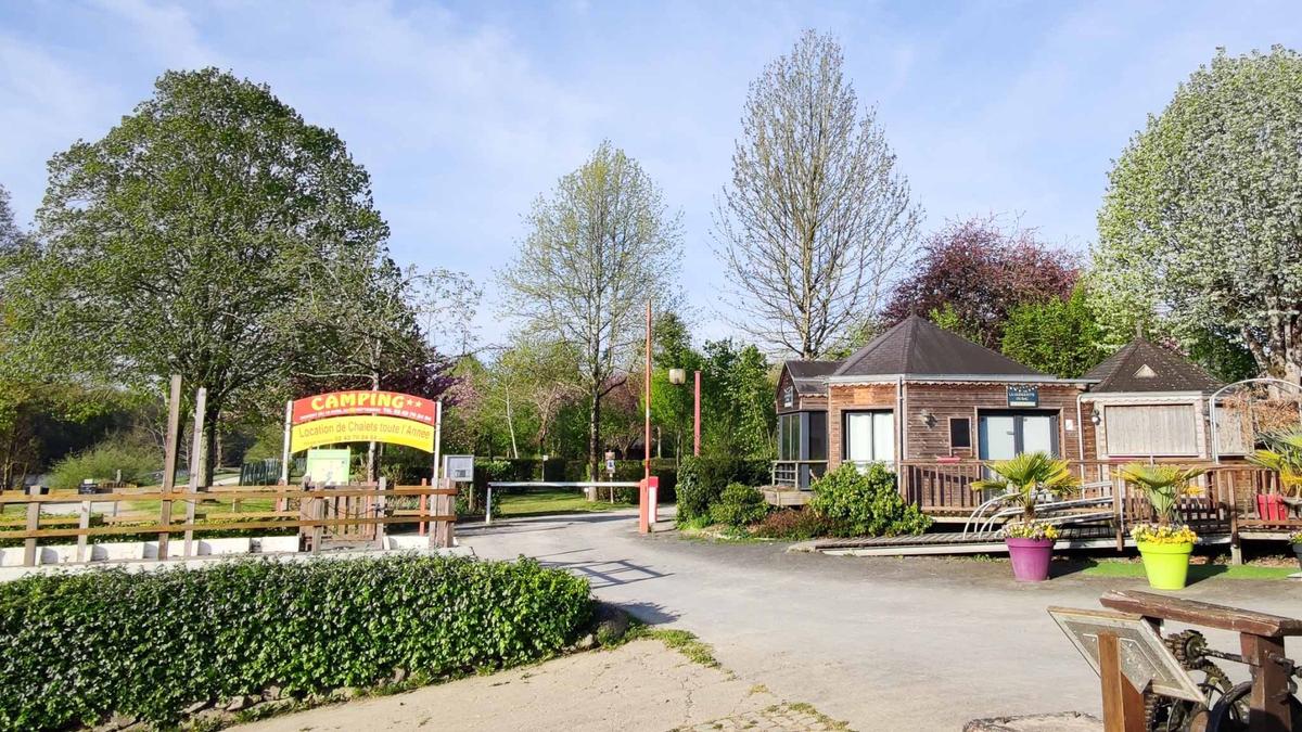 Entrée de la Guinguette du Bac de Ménil